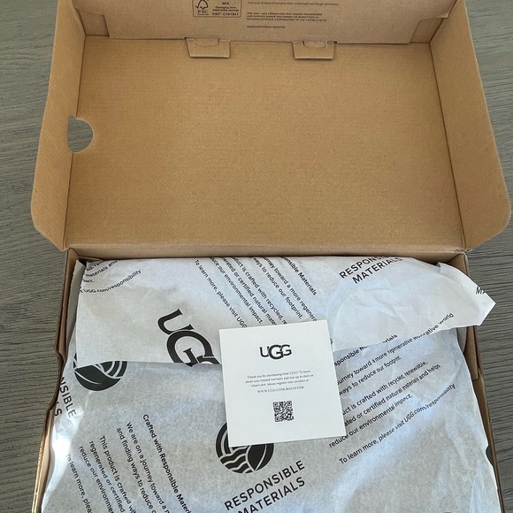 UGG - Tasman - CHESNUT - BRAND NEW - IN BOX - EU 38 - Women's Size 7 - Kids 6 - Picture 4 of 14